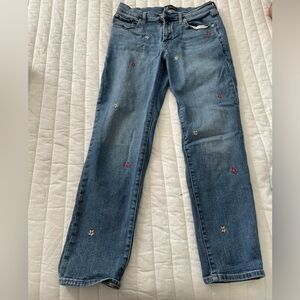 Jeans with flower embroidery